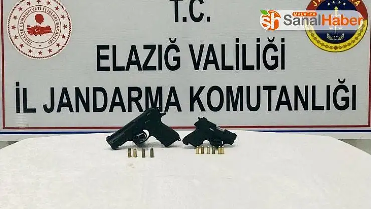 Jandarma 2 şahsı, ruhsatsız tabancaları saklarken yakaladı