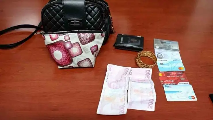 'Jandarma bulduğu çantanın izini sürdü, sahibini bulup çantayı teslim etti'