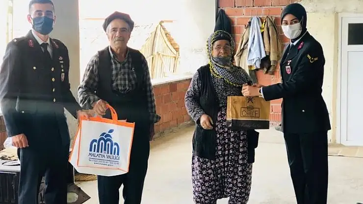 'jandarma´dan şehit ailelerine ziyaret'