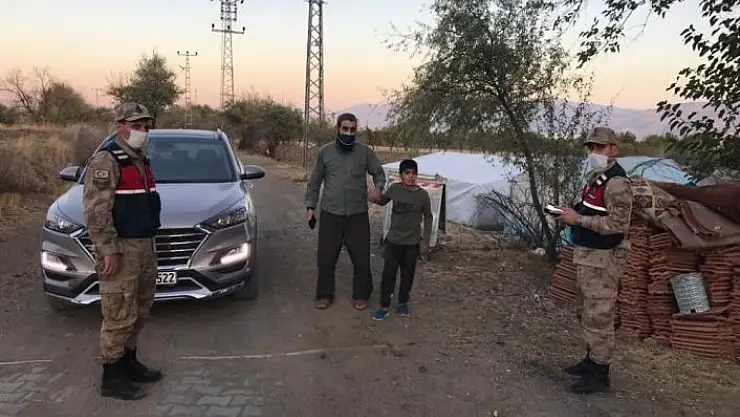 'Jandarma ekibi devriyede, kayıp engelli çocuğu buldu'