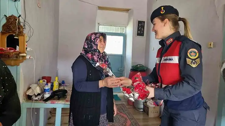 'Jandarma ekipleri depremzede kadınları unutmadı'