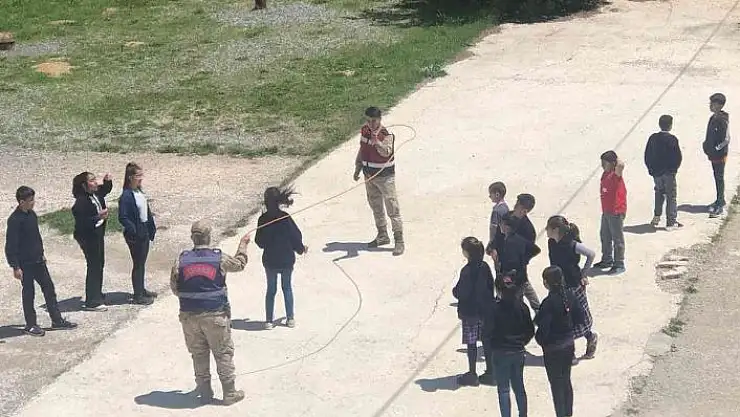 'Jandarma ekipleri içleri ısıttı'