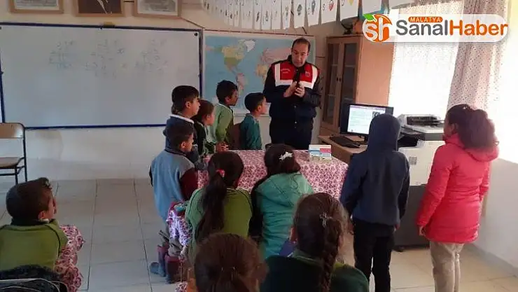 Jandarma ekiplerinden öğrencilere trafik semineri