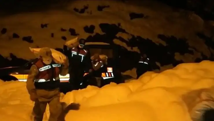 'Jandarma hastaların ilaçlarını alıyor, evlere gıda ve kömür ulaştırıyor'