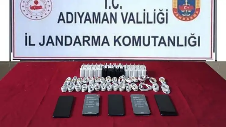 'Jandarma kaçak telefon ele geçirdi'