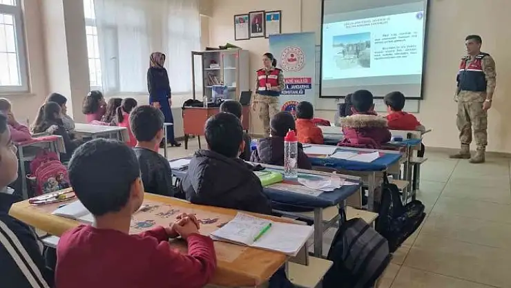 'Jandarma öğrencileri bilgilendirdi'