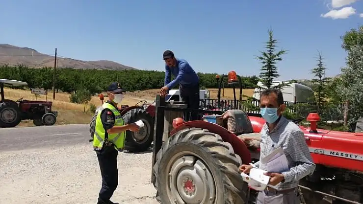 'Jandarma traktör sürücülerini bilgilendirdi'