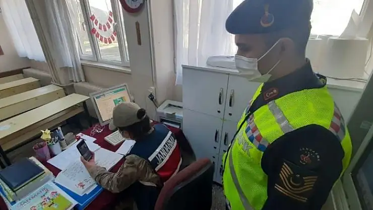 'Jandarmadan öğrencilere EBA üzerinden eğitim'