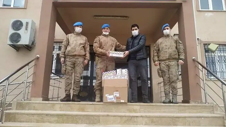 'Jandarmadan öğrencilere hediye'