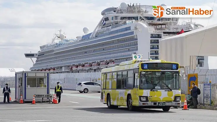 Japonya'daki karantina altındaki gemiden tahliyeler sürüyor