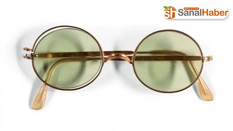 John Lennon'un gözlüğü 170 bin Euro'ya satıldı