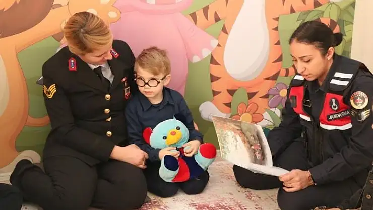 'Kadın astsubaylar görme engelli çocukların yüreklerine dokundu'