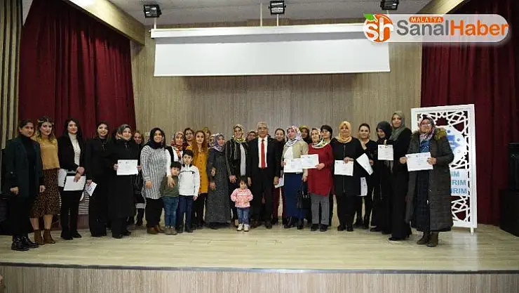 Kadın kursiyerlere sertifikaları törenle verildi