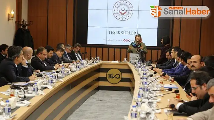 Kadına şiddet masaya yatırıldı