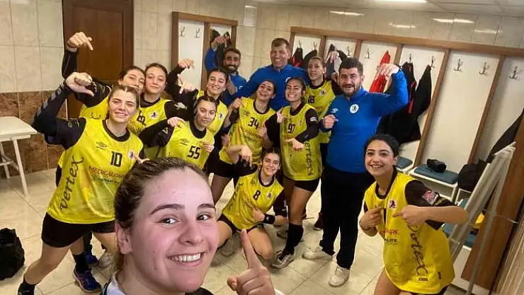 'Kadınlar Hentbol 1. Ligi: Olimpik Pazar: 22 - Elazığ SYSK: 26'
