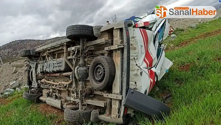 Kahramanmaraş'ta 112 sağlık ekibi kaza yaptı: 3 yaralı