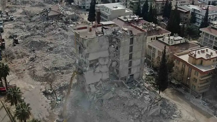 'Kahramanmaraş´ta ağır hasarlı binaların yıkımı sürüyor'