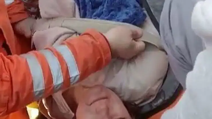 'Kahramanmaraş´ta bir vatandaşı depremden 78 saat sonra kurtardılar'