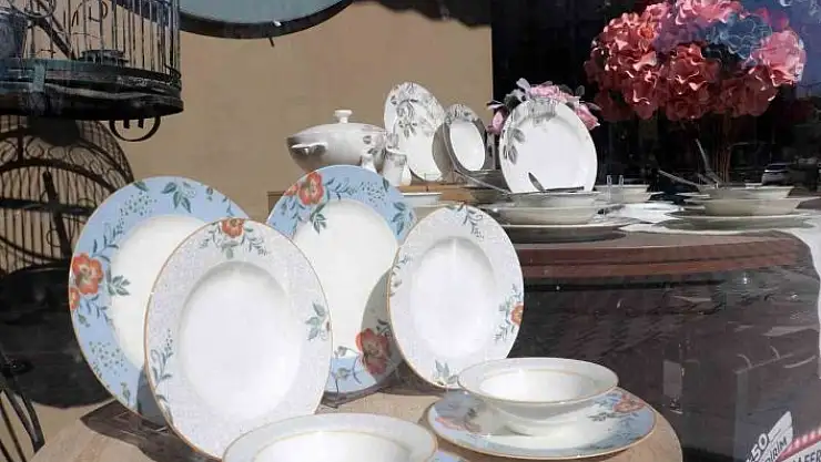 'Kahramanmaraş´ta deprem sonrasında züccaciye dükkanında tek bir tabak bile kırılmadı'