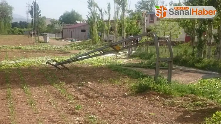 Kahramanmaraş'ta fırtına, ağaçları devirip elektrik direklerini büktü
