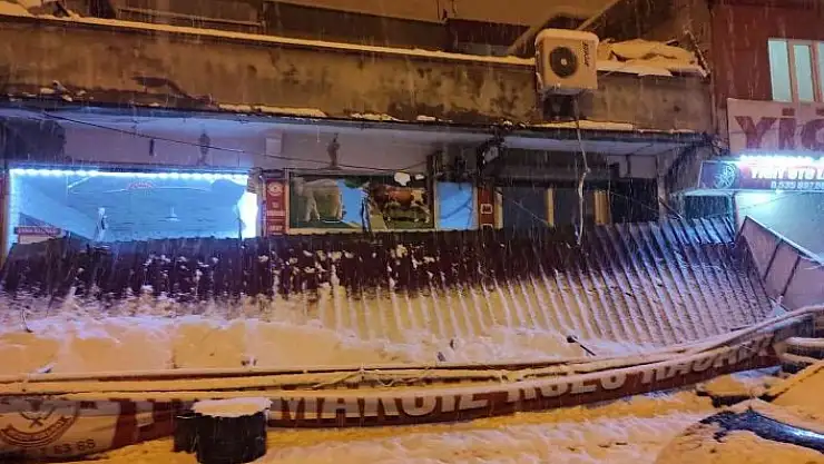 'Kahramanmaraş´ta iş yerinin sundurması çöktü'