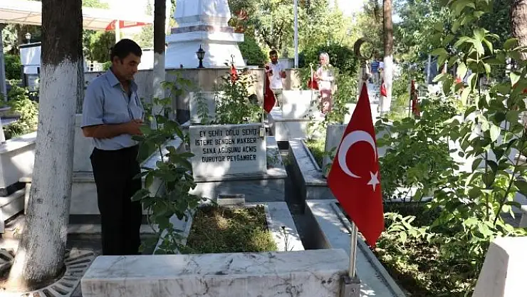 'Kahramanmaraş´ta vatandaşların mezarlık ziyareti'