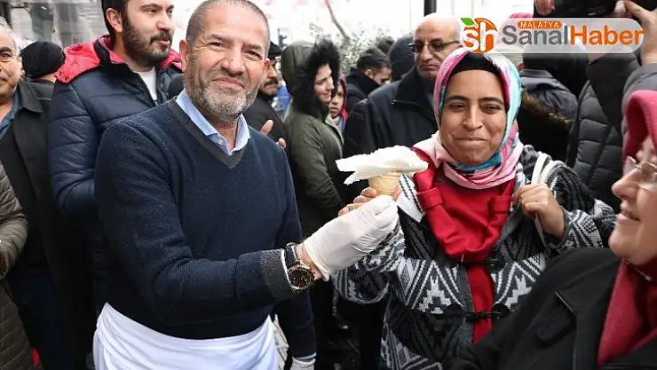Kahramanmaraşlılar kar yağışını dondurmayla kutladı