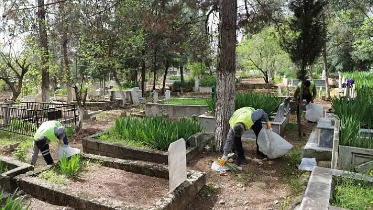 'Kahta´da bayram öncesinde mezarlar temizlendi'