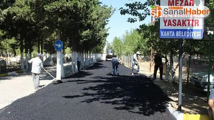 Kahta'da mezarlıklarda bayram temizliği