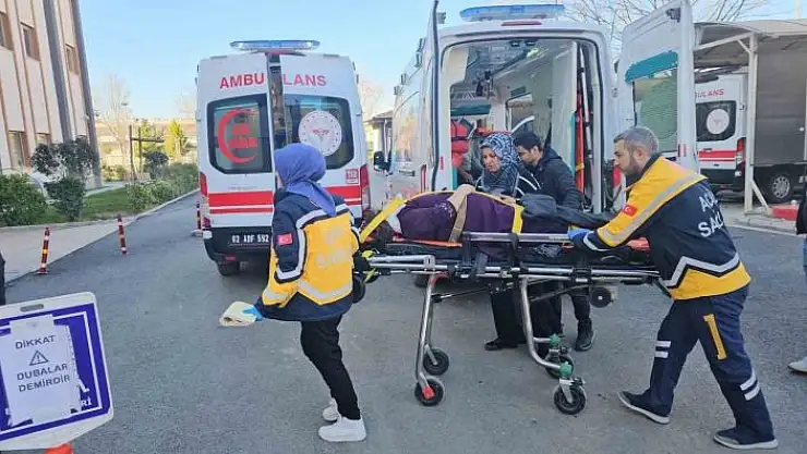 'Kahta´da otomobil şarampole devrildi: 3 yaralı'