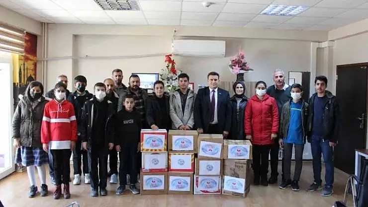 'Kahta kırsalındaki 700 ortaokul öğrencisine kitap dağıtıldı'