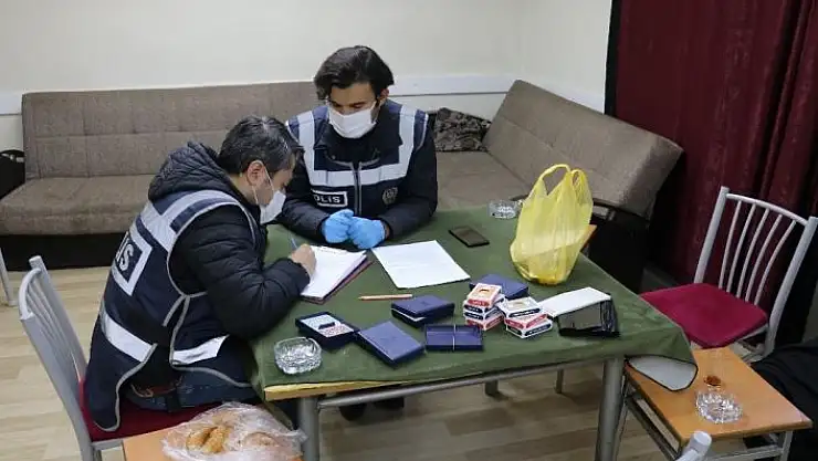 'Kahvehaneye dönüştürülen eve kumar baskını'