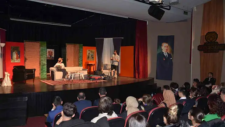 Kalbin Tek Arkadaşı' adlı tiyatro oyunu seyircilerle buluştu