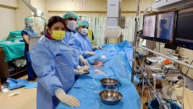 'Kalbinde delik bulunan 2 çocuk katater anjiyografi ile sağlığına kavuştu'
