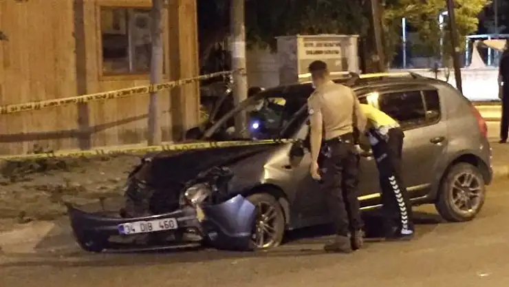 'Kaldırıma çıkarak takla atan otomobilin sürücüsü yaralandı'