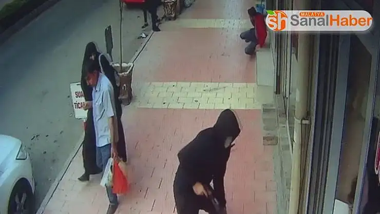 Kaldırımda silahlı saldırıya uğradı, o anlar güvenlik kameralarına yansıdı