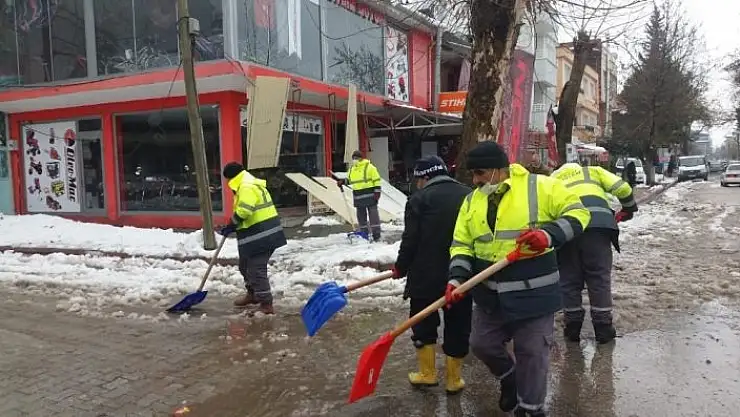 'Kaldırımlarda kar temizliği'