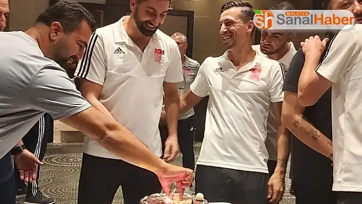 Kaleci Muammer Yıldırım'a sürpriz kutlama