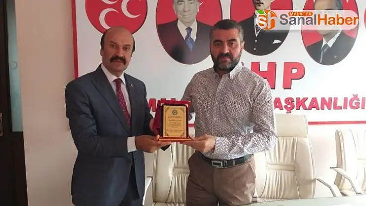 Kamu-Sen'den MHP'ye teşekkür plaketi