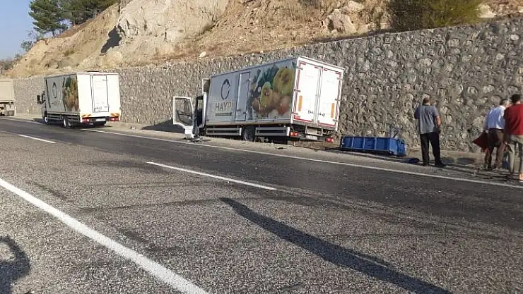 'Kamyon ile traktör çarpıştı: 3 yaralı'