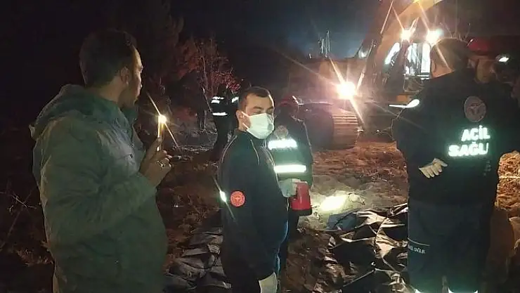 'Kamyon yükünü boşaltırken uçuruma yuvarlandı: 2 ölü'