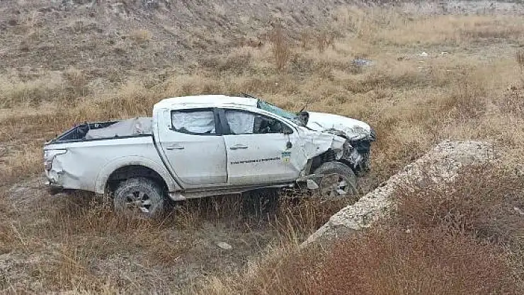 'Kamyonet şarampole uçtu: 1´ağır 3 yaralı'