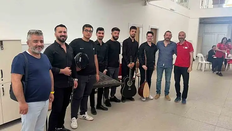 'Kan bağışına türkülü destek'
