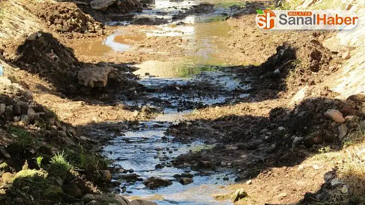 Kanal temizleme çalışmaları devam ediyor
