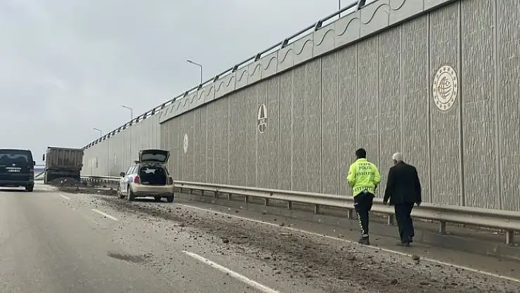 'Kapak açılınca moloz karayoluna döküldü'