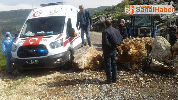 Kapanan yol ambulansa geçit vermedi