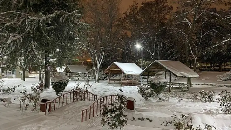 'Kar Elazığ´ı beyaza bürüdü, ortaya kartpostallık görüntüler çıktı'