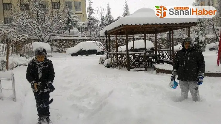 Kar en fazla çocukları sevindirdi, sürücüleri üzdü