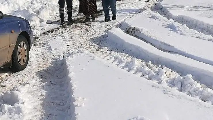 'Kar nedeniyle ambulans yolda kaldı, hastaya 2 saat sonra ulaşıldı'