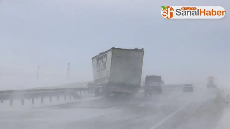 Kar sürgünü ulaşımı felç etti